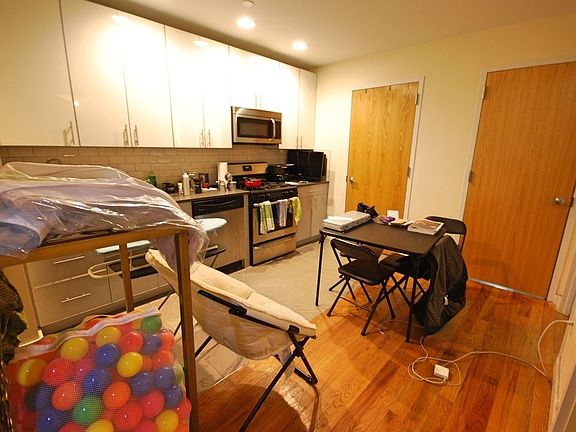 3rd image of 212 E 14th St APT 2