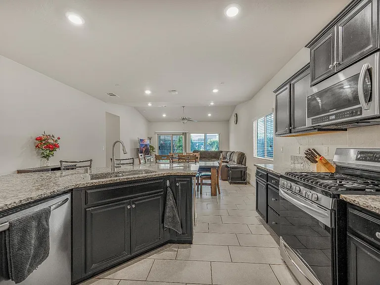 5432 W Lamona Ave — Photo 11