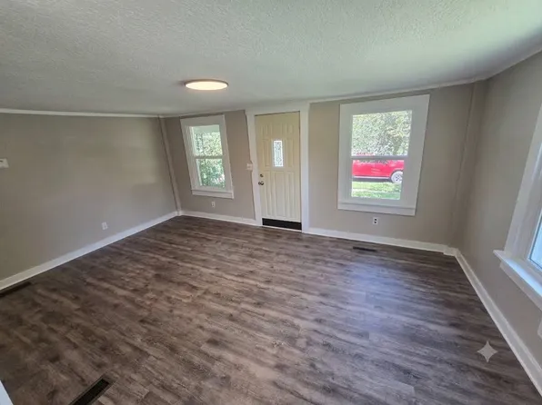214.5 E Park St, Spring Valley, MN 55975