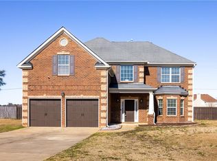 8 Landings Ct, Fort Mitchell, AL 36856