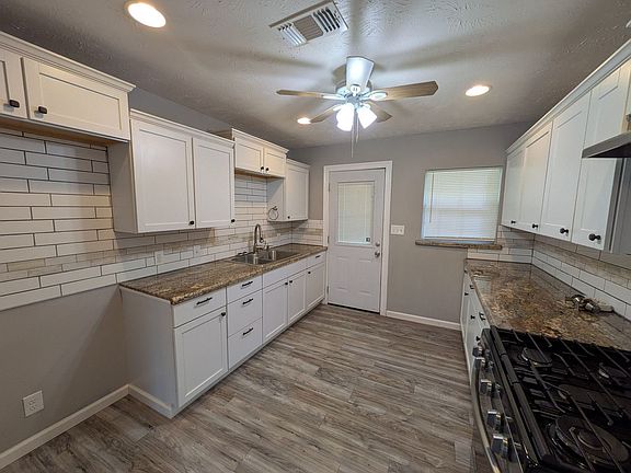 4th image of 310 Camellia Ave