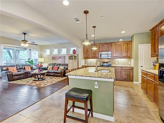 3rd image of 721 Kirby Dr