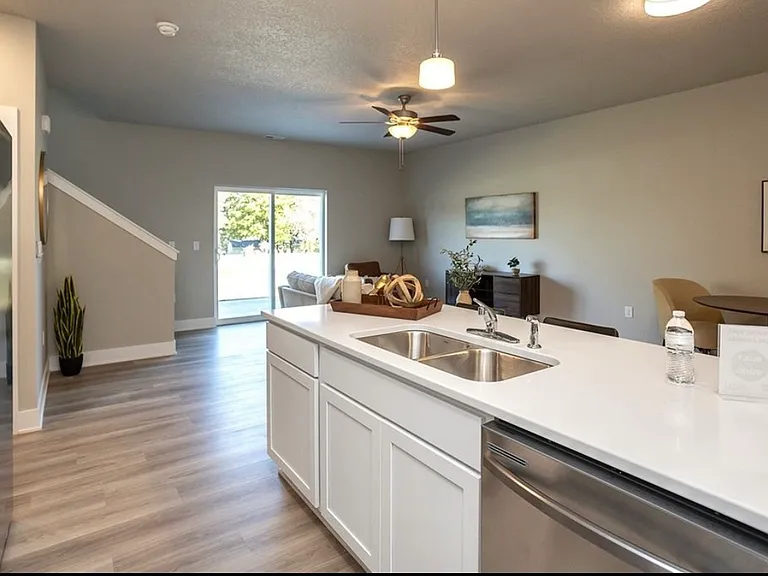 713 Umbra Pl — Photo 7