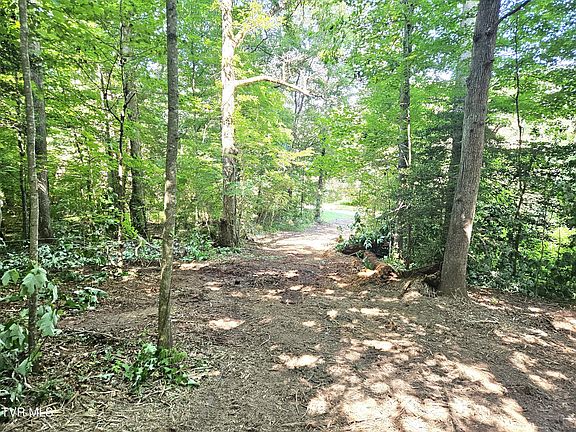 3rd image of 96 Golf Course Rd