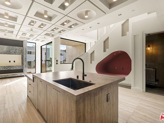5th image of 1021 N Ogden Dr #Penthouse 5