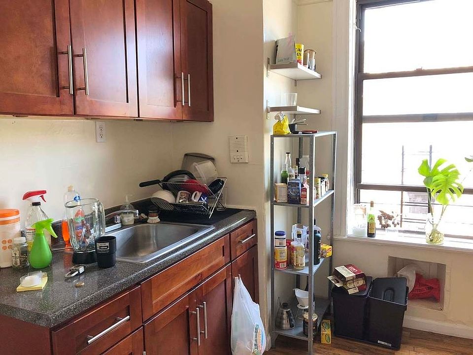 1st image of 15 Hawthorne St #4B