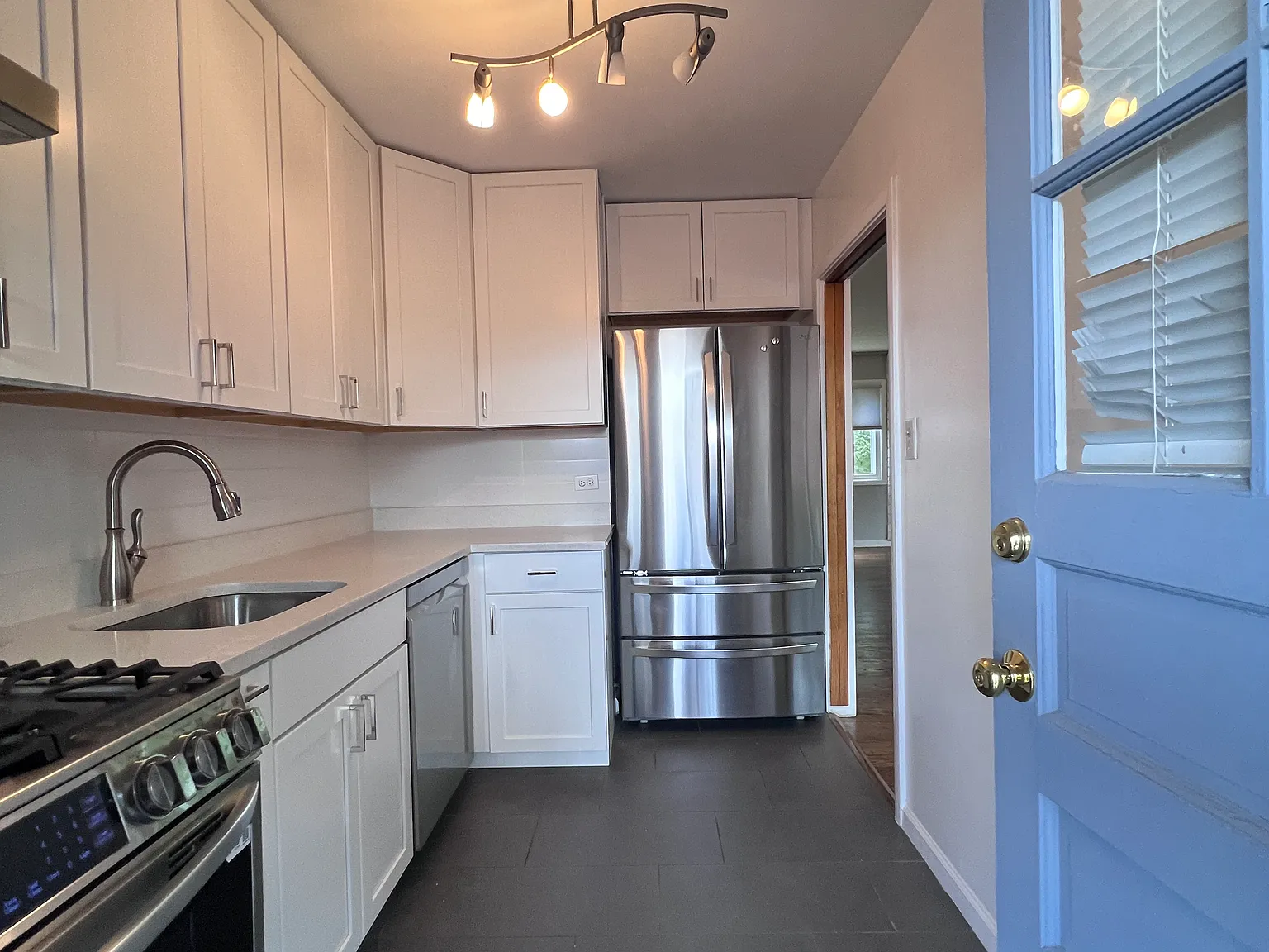 2 bed, 1400 sqft, $2,000 — Photo 4