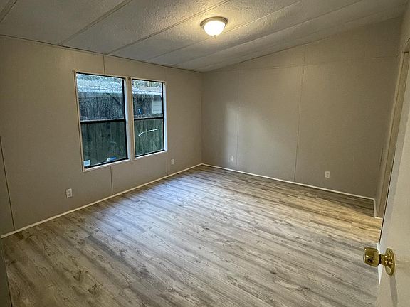 5th image of 10509 Bay Hills Cir