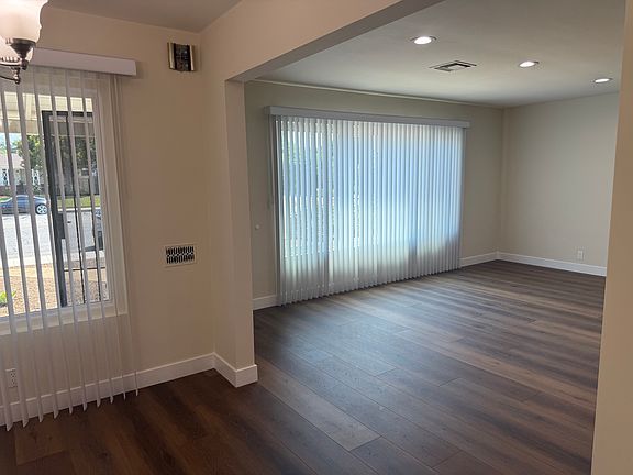 5th image of 905 N Buena Vista St