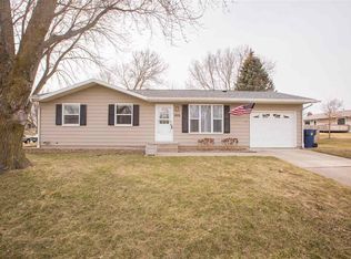 1416 Edgewood Dr, Waterloo, IA 50701