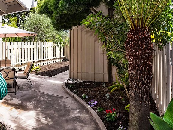 4th image of 1275 Club House Dr