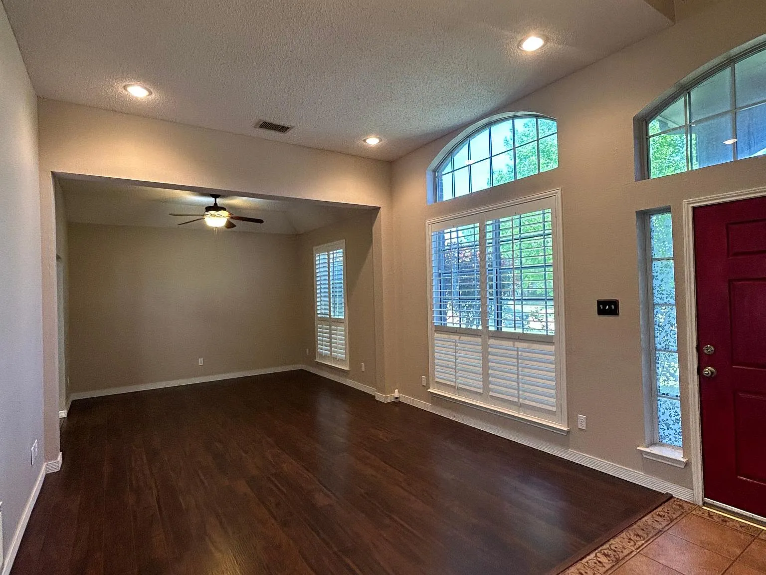 1606 Waterford Dr — Photo 3