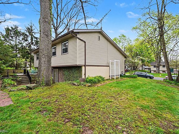 5th image of 582 Eric Dr