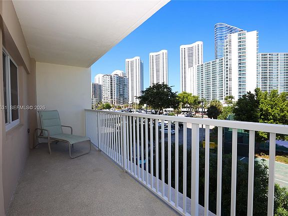 2nd image of 300 Bayview Dr APT 216