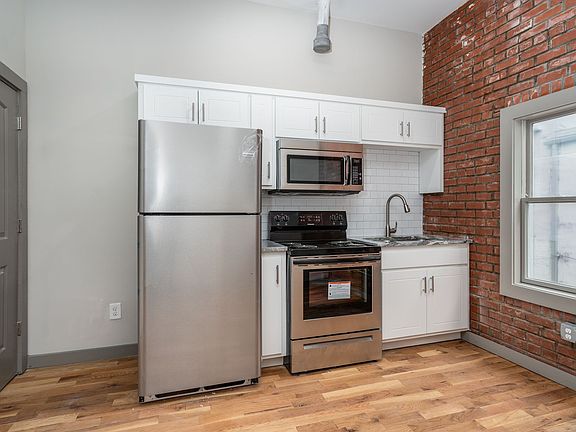 5th image of 143 SE Main St #2F
