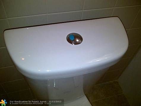 5th image of 3321 NE 33rd St APT 2