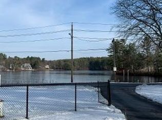 71 School St, Upton, MA 01568