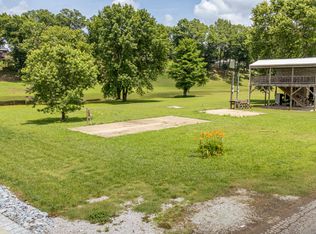 694 River Rd, Clifton, TN 38425