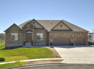 872 Wellington Dr, Kaysville, UT 84037