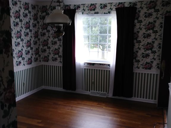 Dining Room 10 ft 9 in X 12ft6in