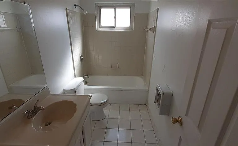 23911 Methuen Ave — Photo 5