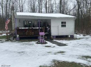 4945 Tuckaho Dr, Andover, OH 44003