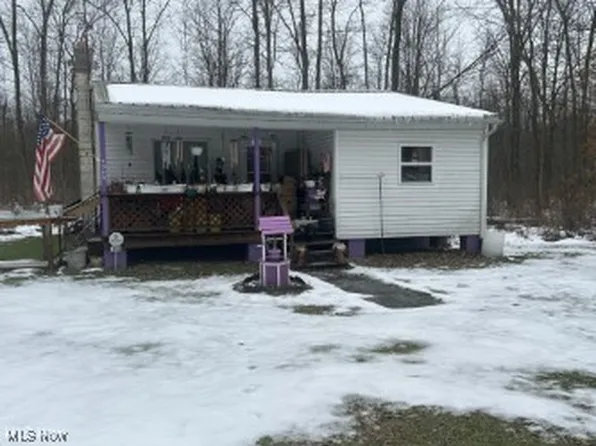 4945 Tuckaho Dr, Andover, OH 44003