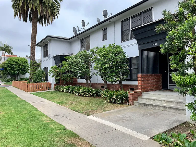 Walking Distance to UCLA and Westwood Village Completely Remodeled — Photo 8
