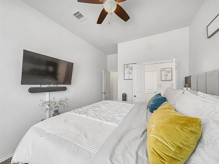 17023 Canosa Dr — Photo 13