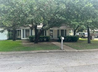105 Circle Dr, Cleburne, TX 76033