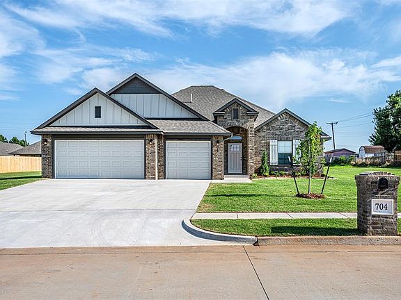 3rd image of 704 Linda Ln