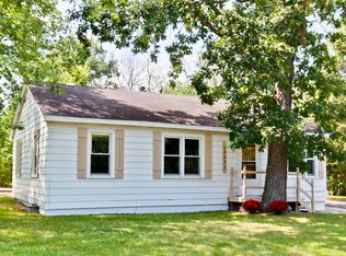 1072 Spring Ln, Lake Bluff, IL 60044
