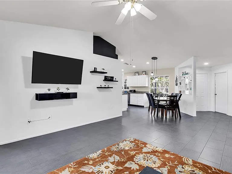 2648 Nassau St — Photo 3