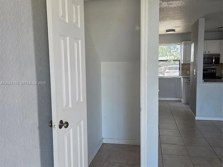 46 SE 10th St #3 — Photo 13