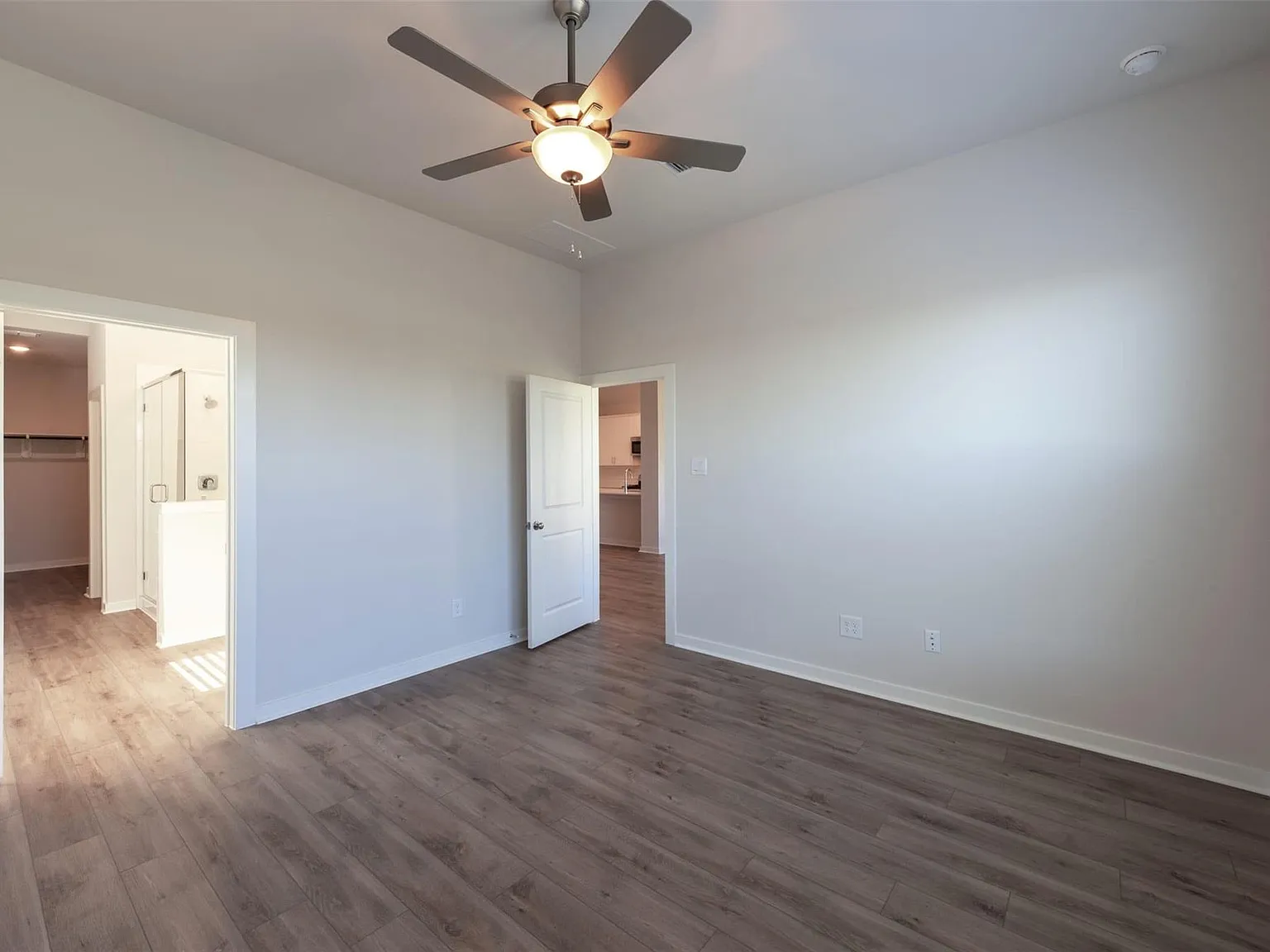 3 bed, 2.0 bath, 1588 sqft, $2,530 — Photo 4