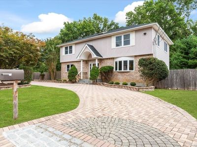 29 Columbo Drive, Deer Park, NY, 11729