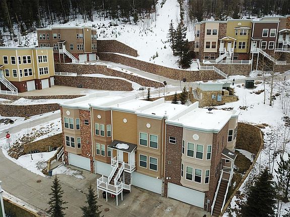 4th image of 748 Louis Dr