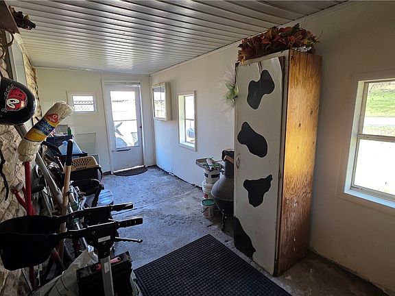 3rd image of 77 South St