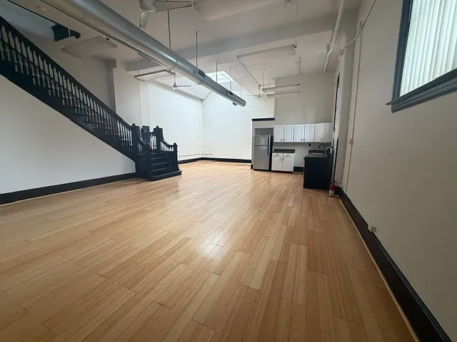 3 bed, 1100 sqft, $1,999 — Photo 2