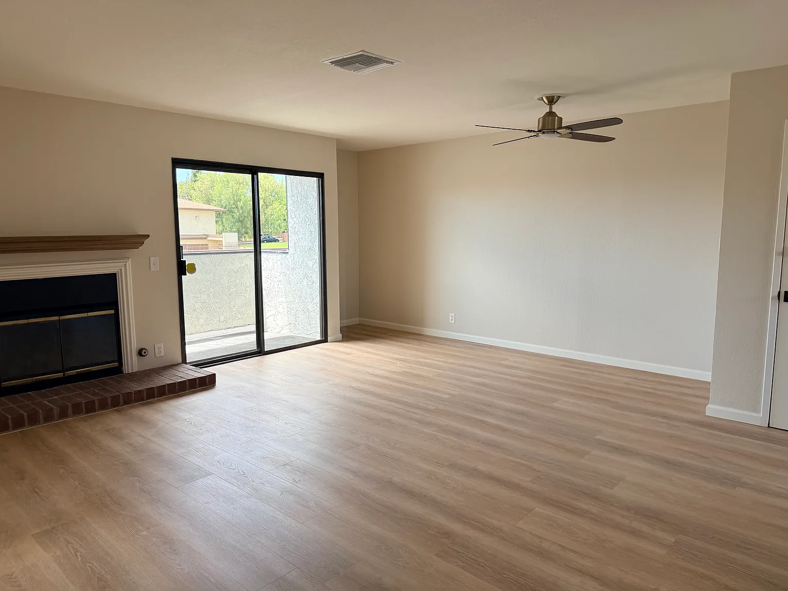 2 bed, 950 sqft, $2,500 — Photo 3