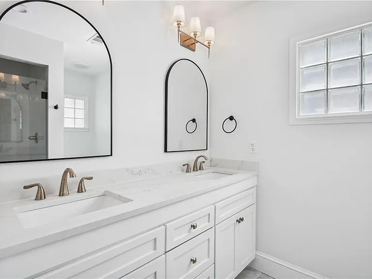 1249 Goodwin Rd NE — Photo 18