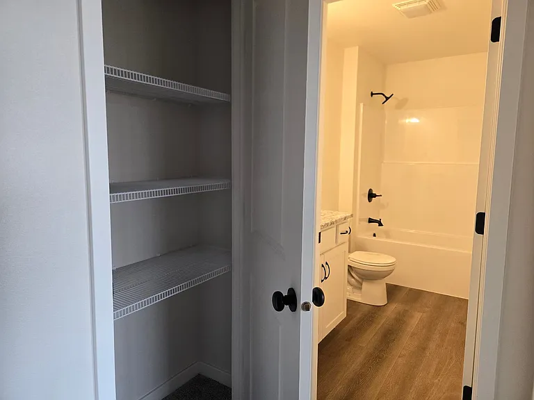 1608-1630 Aspen Ct NE — Photo 22