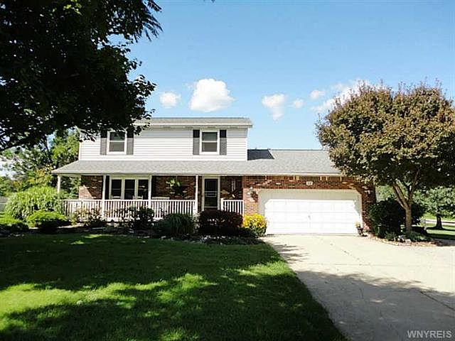 1st image of 10 Fairway Dr