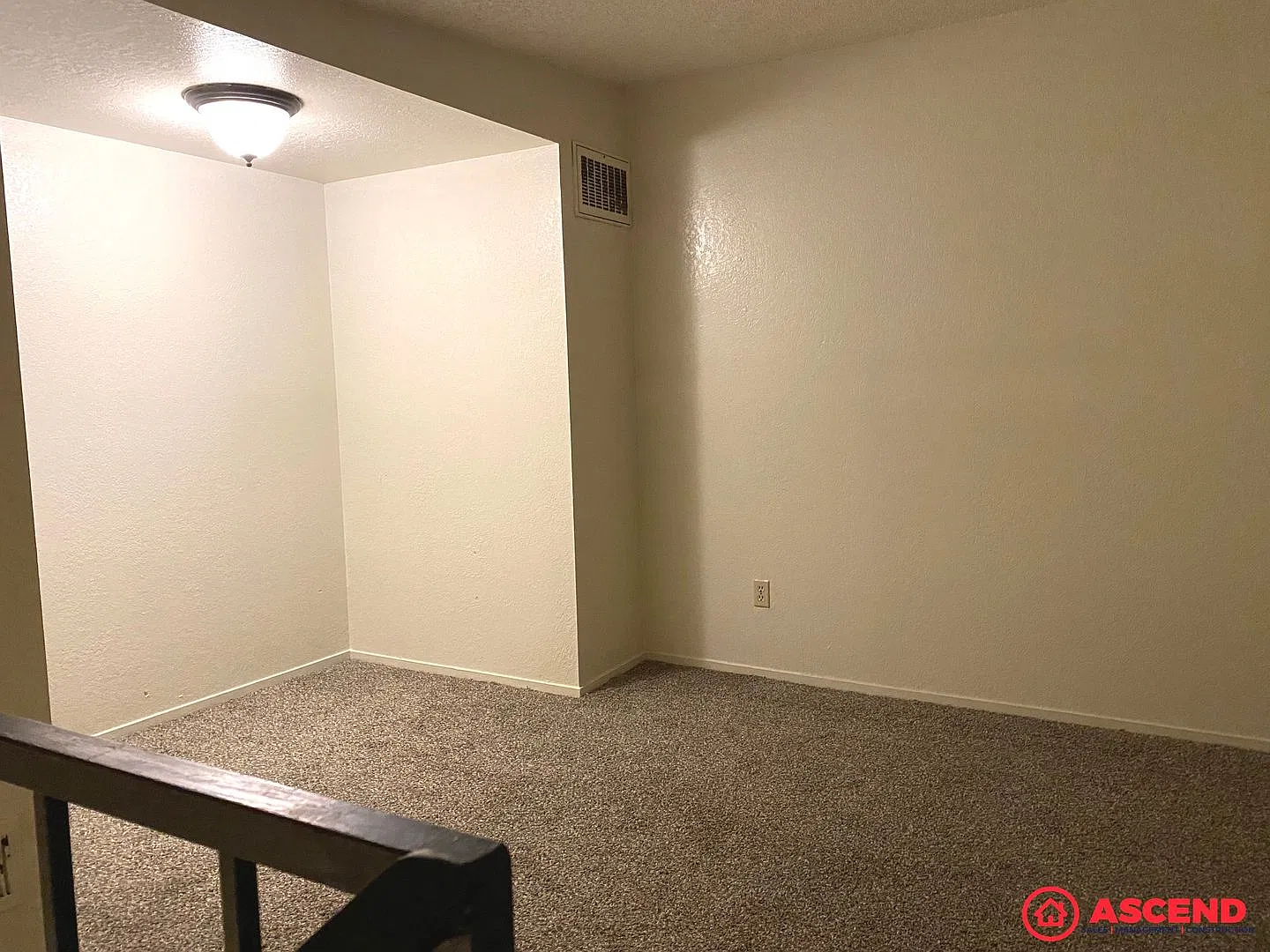 Charming 2BD/1BA Home in Bakersfield's 93309 HOA Community, Fully Equipped, Small Pets Welcome! — Photo 2