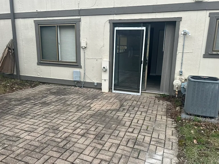 126 Honeysuckle Ct — Photo 14