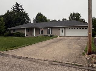 906 Iowa St, Dysart, IA 52224