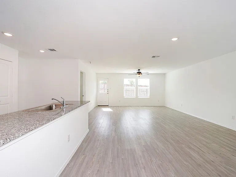 5926 Seaside Mnr — Photo 5