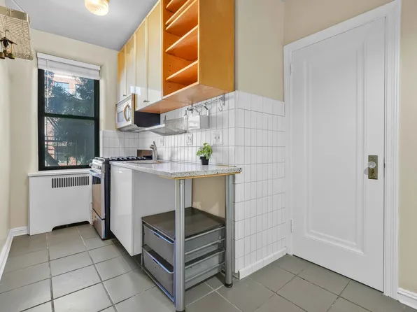 30-83 Crescent Street image 6 of 11