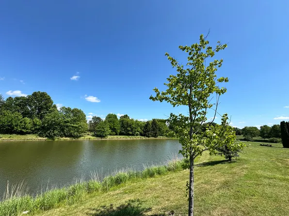 24 Autumn Court St, Charles, IL 60175