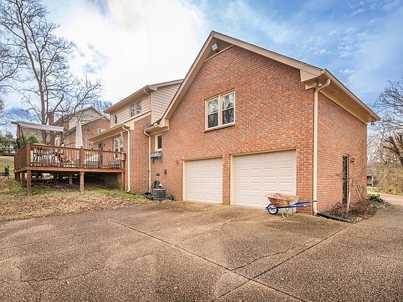 5th image of 1136 Oak Creek Dr